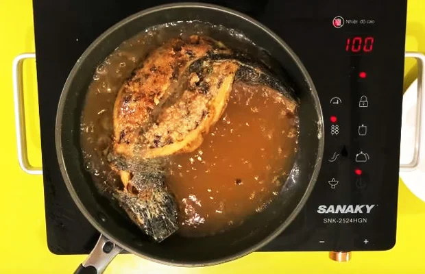 chiên cá ngập dầu