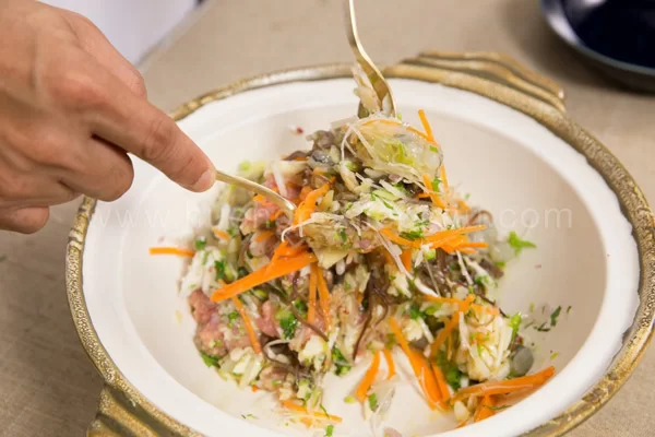 trộn nhân nem cua bể