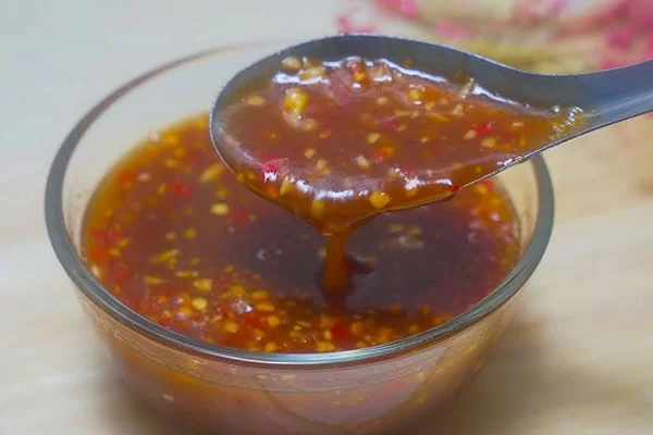 Pha nước mắm me chua cay
