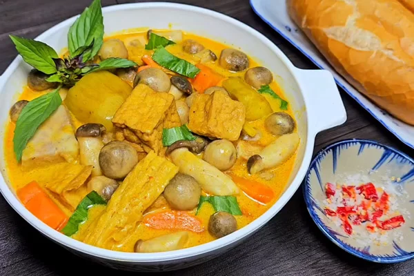 Cà ri chay ăn cùng bánh mì