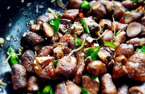 Ướp gia vị tôm, mực, cua chay, nấm