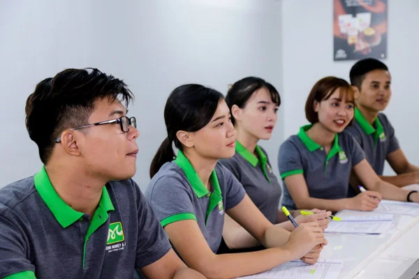 học viên rèn luyện kỹ năng