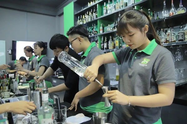 pha chế một ly cocktail ngon