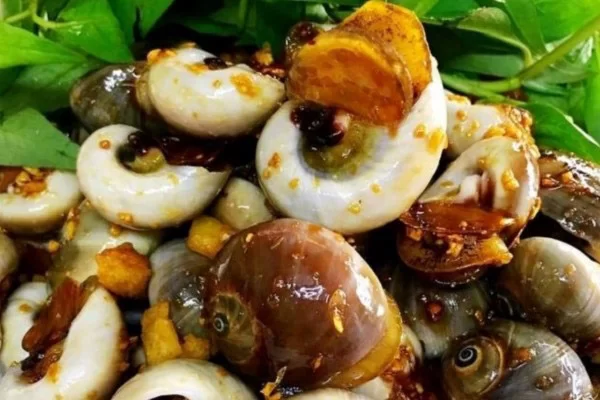 Món ốc mỡ bơ tỏi thơm lừng