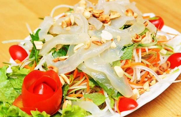 trình bày món gỏi sứa bắt mắt