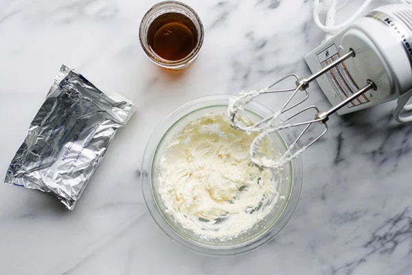 Làm cream cheese bông mịn