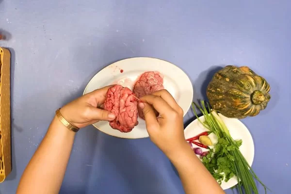 Sơ chế óc heo