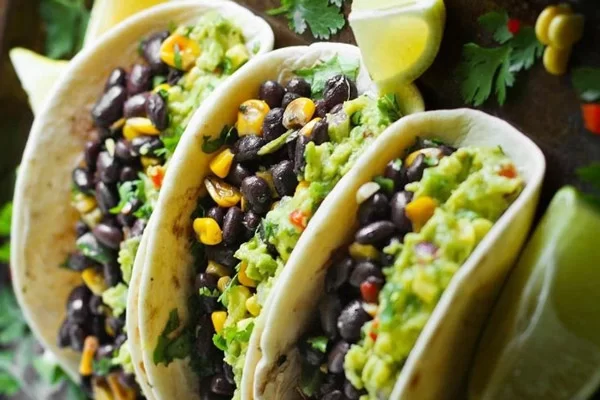 Cách làm bánh Taco để ăn kèm với Guacamole
