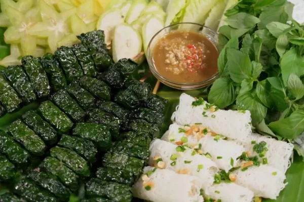 Món bò lá lốt cuốn bánh tráng