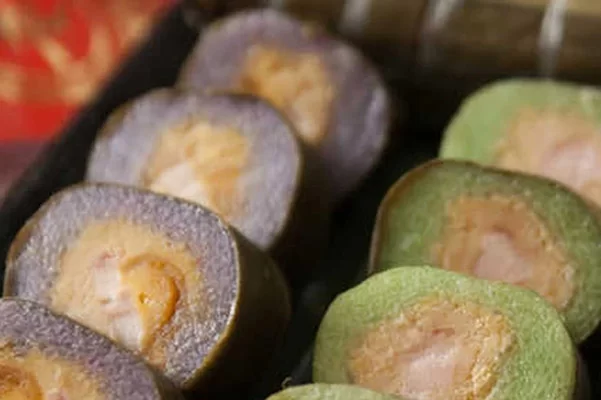 Bánh tét nhân hạt sen, dừa