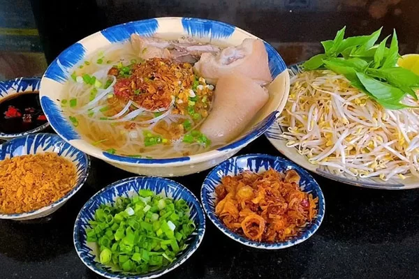 cách nấu hủ tiếu giò heo