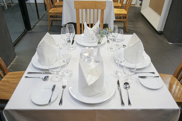 quy trình bài trí bàn tiệc set menu