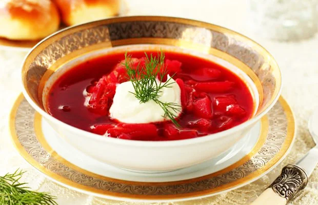 thưởng thức súp củ cải đỏ