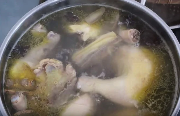 Luộc gà chín đều luộc gà chín đều