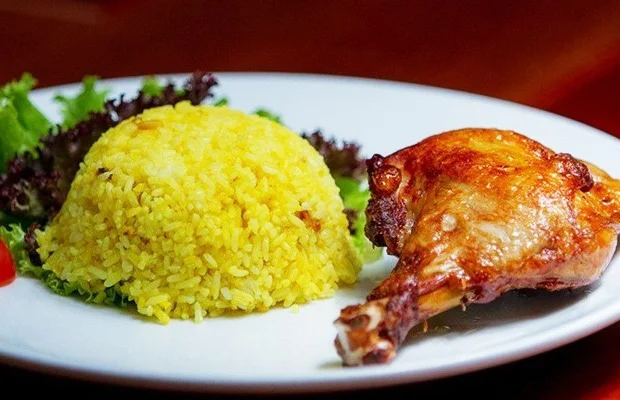 trình bày cơm gà xối mỡ trình bày cơm gà xối mỡ