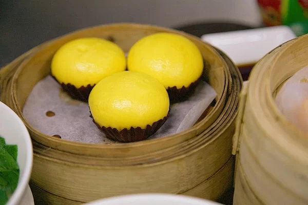 Bánh bao kim sa là gì?