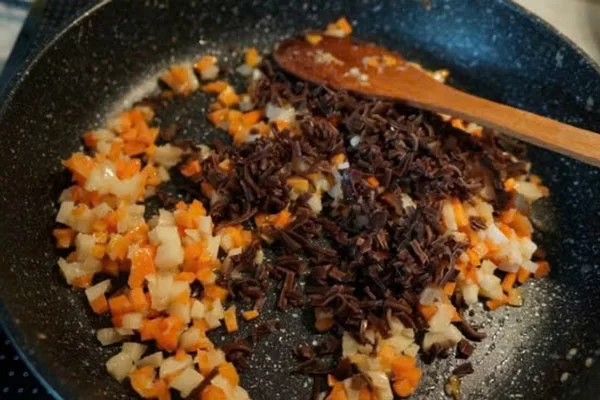 cách xào nhân bánh gối