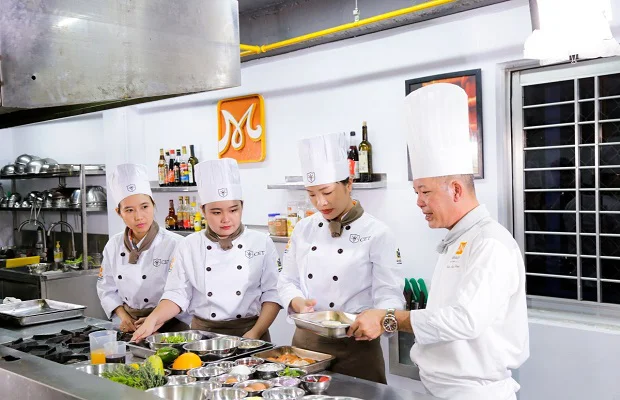 Điều Kiện Học Và Liên Thông Trung Cấp Nấu Ăn Tại CET