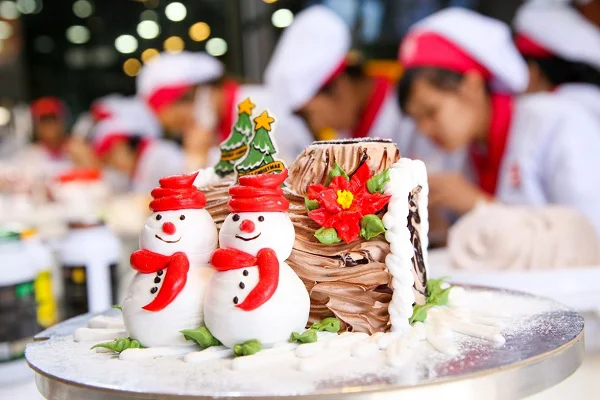 Chủ đề Noel - Thực hành trang trí bánh khúc cây