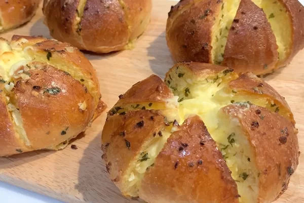 Bánh mì bơ tỏi phô mai