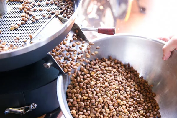 Café sau khi rang có màu nâu đen