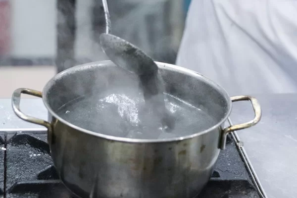 khuấy đều trong lúc nấu