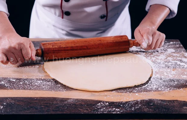 cán bột làm đế bánh