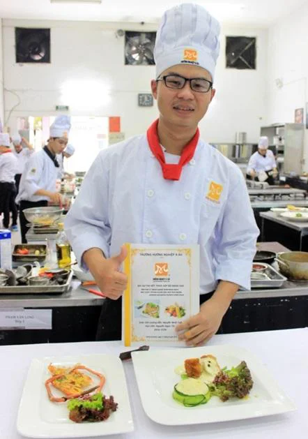 Anh Nguyễn Thi Ân trong một buổi thi tại HNAAu