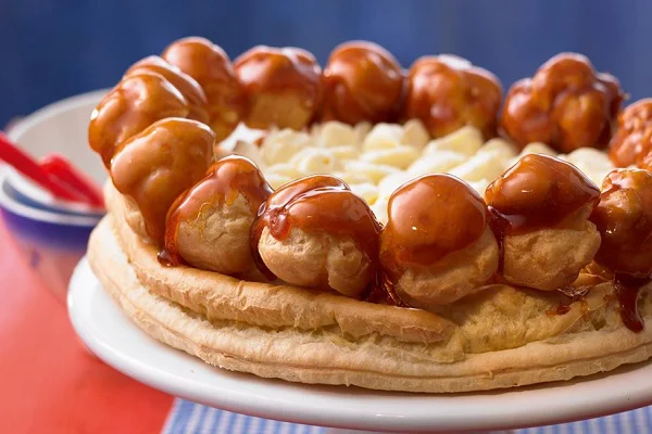 Bánh Gateau St. Honore Bánh Gateau St. Honore