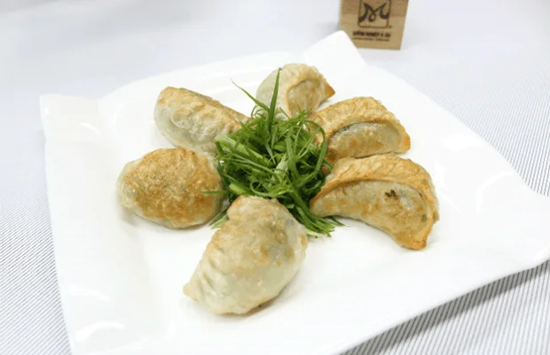 Bánh xếp lá hẹ lạ vị, hấp dẫn Bánh xếp lá hẹ lạ vị, hấp dẫn