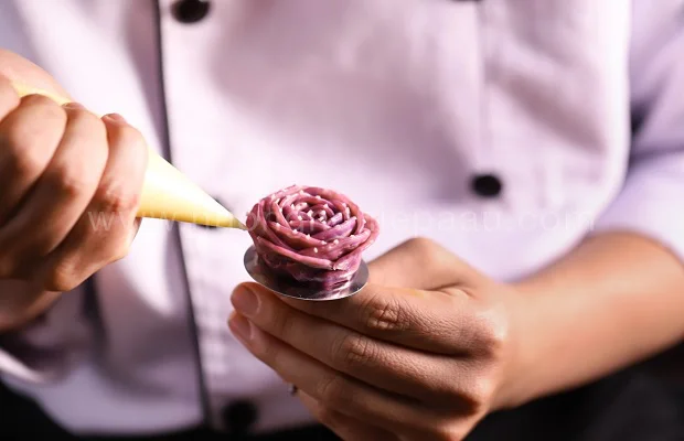 Bắt hoa để trang trí bánh