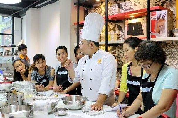 Bếp trưởng bếp bánh hướng dẫn làm bánh trung thu Bếp trưởng bếp bánh hướng dẫn làm bánh trung thu