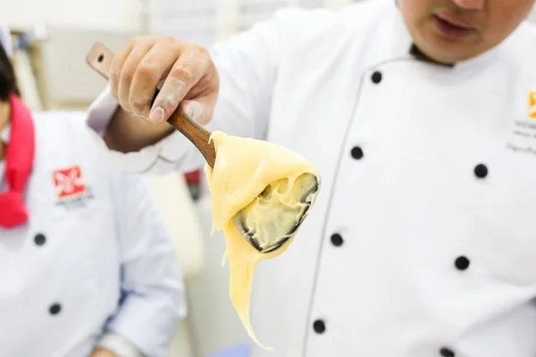 bí quyết kiểm tra bột bánh