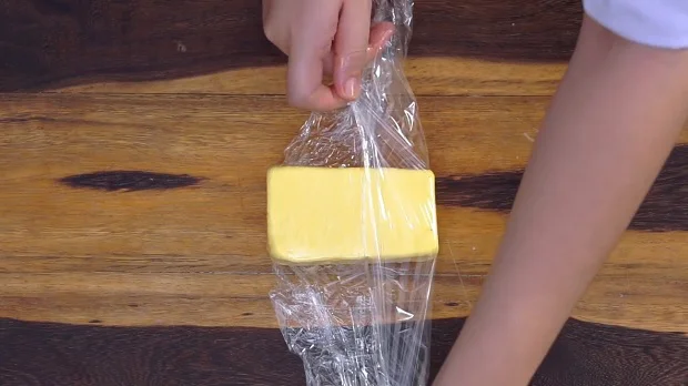 bọc kín trong màng bọc thực phẩm