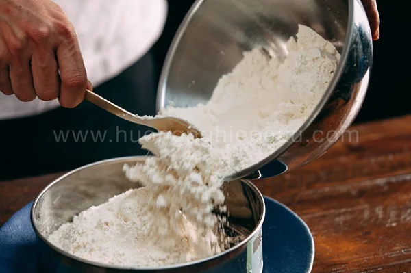 Trộn phần hỗn hợp bột khô Trộn phần hỗn hợp bột khô