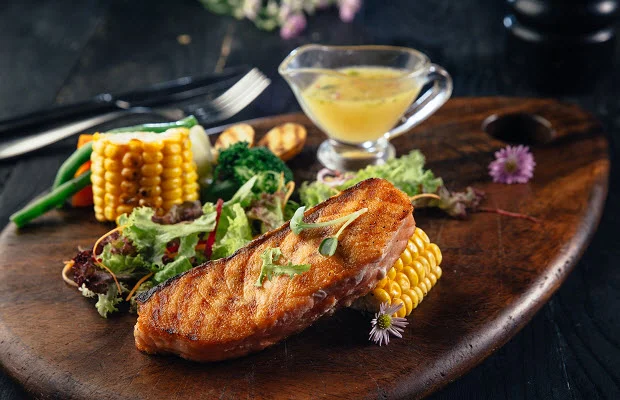 Cá hồi confit là chanh