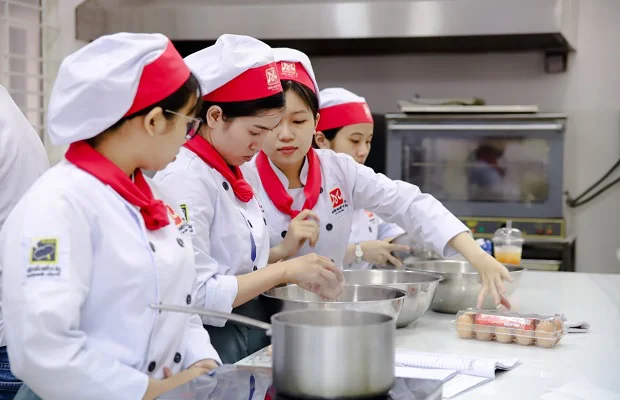 Các bạn học viên cũng rất chăm chú