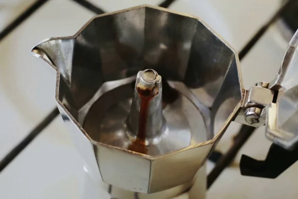 cafe chiết xuất qua bộ lọc