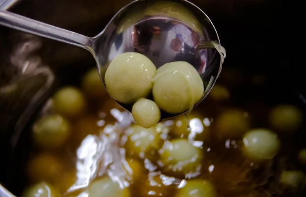 chè trôi nước khổ qua nhân mè đen