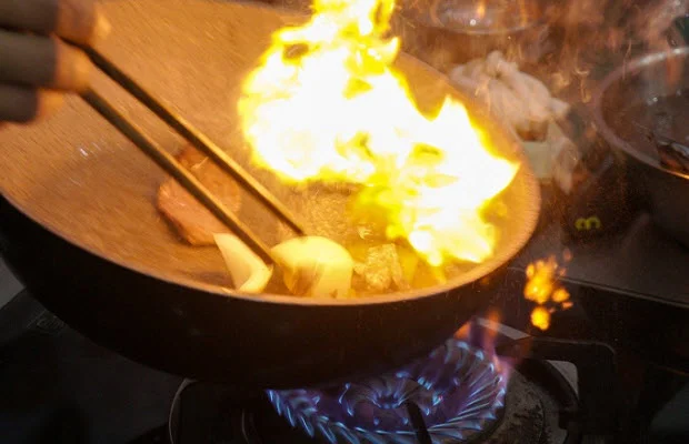 Chef Phạm Sơn Vương “thị phạm”