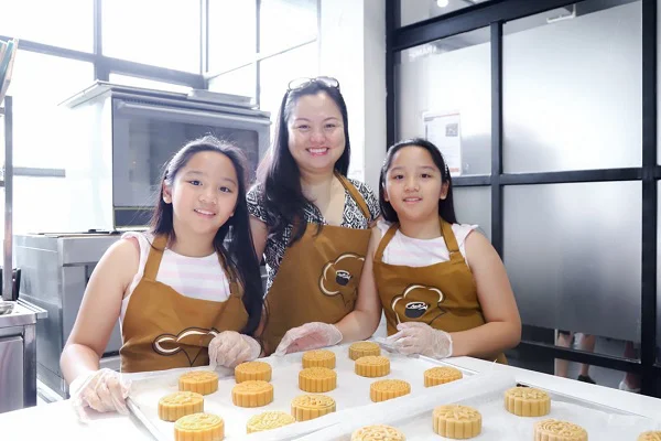 Chị Huyền Trang và hai con gái