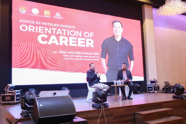 Thầy Tăng Nguyễn Hoàng Bảo trong talkshow chia sẻ kinh nghiệm, định hướng nghề nghiệp chia se kinh nghiem dinh huong nghe nghiep