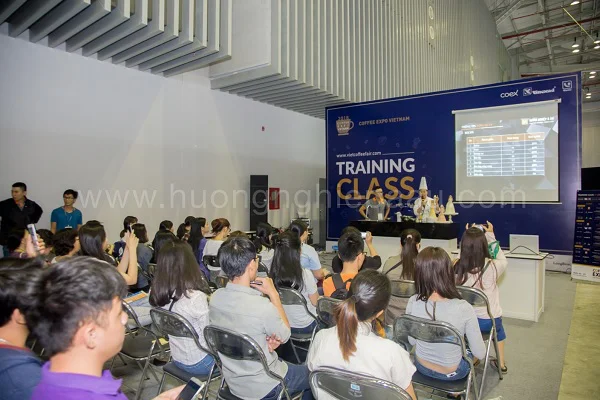 chú tâm theo dõi hướng dẫn