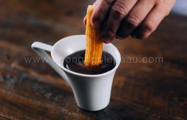 Churros kết hợp với chocolate