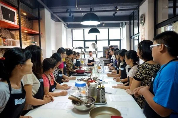 Lớp học với cơ sở vật chất và trang thiết bị hiện đại Lớp học với cơ sở vật chất và trang thiết bị hiện đại