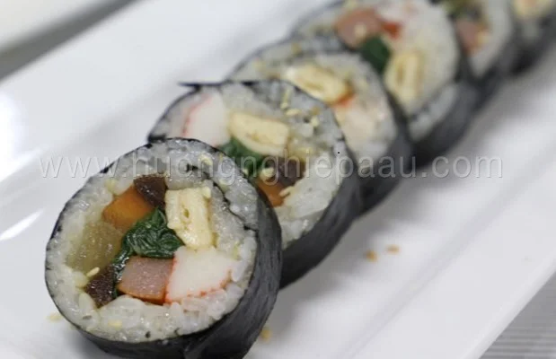 Cơm cuộn rong biển Hàn Quốc Cơm cuộn rong biển Hàn Quốc