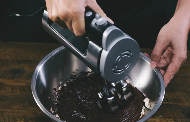 Đánh chocolate với butter cream