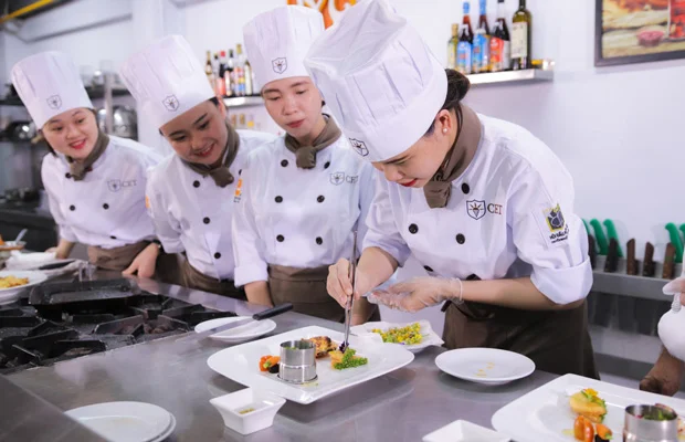 Học viên quan sát kỹ năng nghề Học viên quan sát kỹ năng nghề