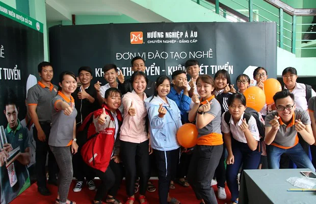 Dạy nghề và giới thiệu việc làm