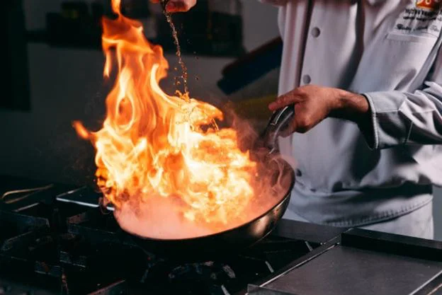 đốt rượu cognac cho dậy mùi thơm